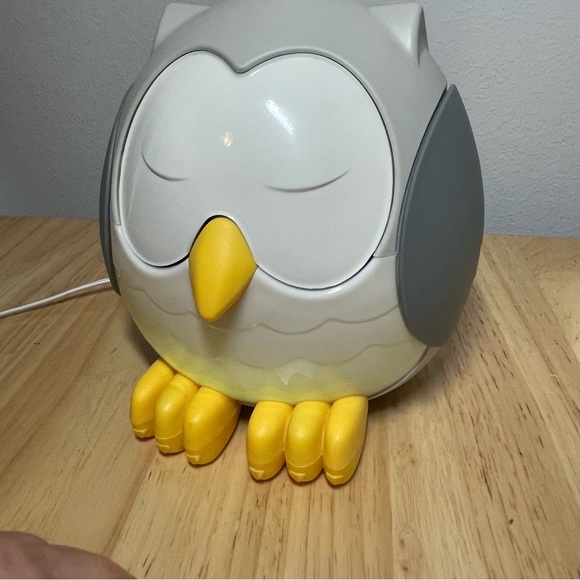 Young Living Essential Oil Diffuser “Feather” the Owl noise and lights - Picture 4 of 5